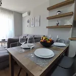 Golden View Apartament *