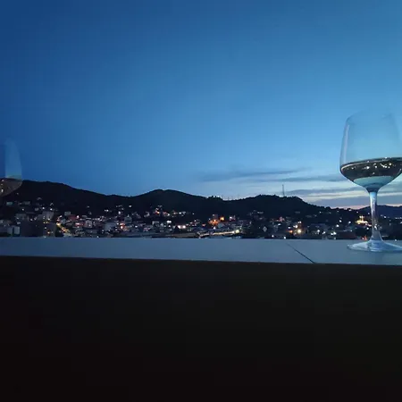 Golden View تيرانا