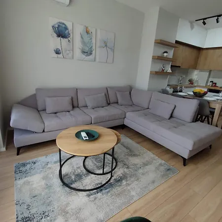 Golden View تيرانا