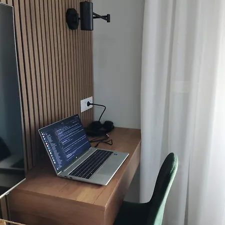 Golden View تيرانا