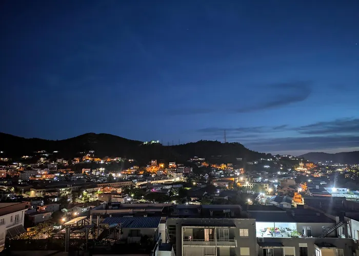 Golden View 公寓 *